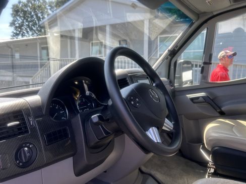 Used 2015 Mercedes-Benz Sprinter 3500 image 22