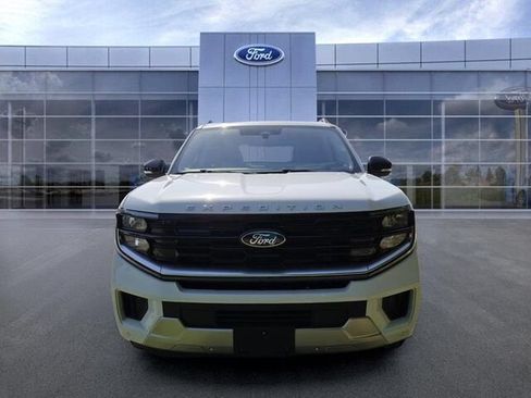 Used 2025 Ford Expedition Platinum AWD/4WD image 3