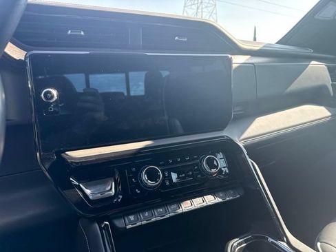 Used 2025 GMC Sierra 2500 AT4X AWD/4WD image 16