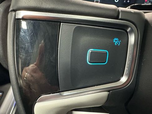 Used 2025 Ford Expedition Platinum image 19