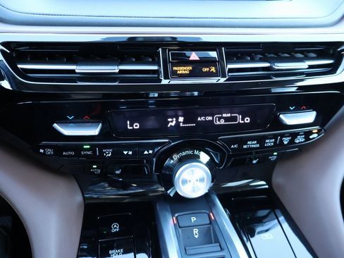 Used 2024 Acura MDX SH-AWD w/ Technology Package image 24