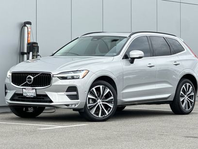 Used 2022 Volvo XC60 B5 Momentum w/ Advanced Package