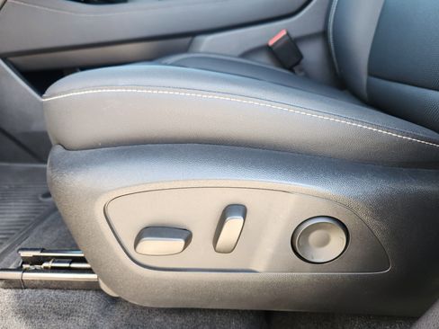 Used 2024 Chevrolet Traverse LT image 25