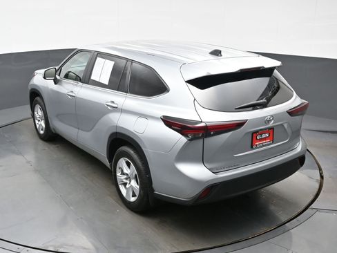Used 2024 Toyota Highlander LE AWD/4WD image 38