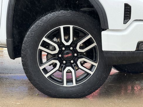 Used 2024 GMC Sierra 1500 AT4 w/ Technology Package image 3