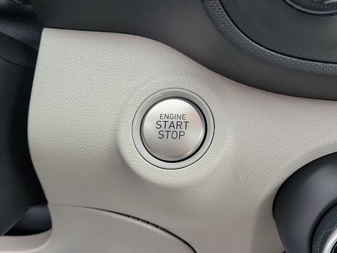 Used 2025 Hyundai Venue SEL FWD image 28