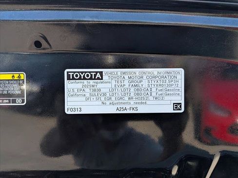 Used 2025 Toyota RAV4 XLE FWD image 25