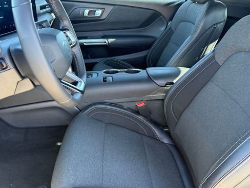 Used 2025 Ford Mustang Convertible RWD image 9
