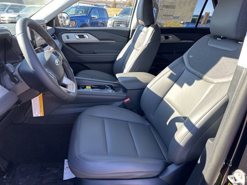 New 2026 Ford Explorer Active w/ Active Comfort Package image 17