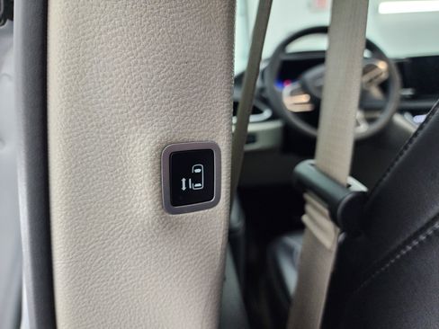 Used 2024 Chrysler Pacifica Touring-L image 42