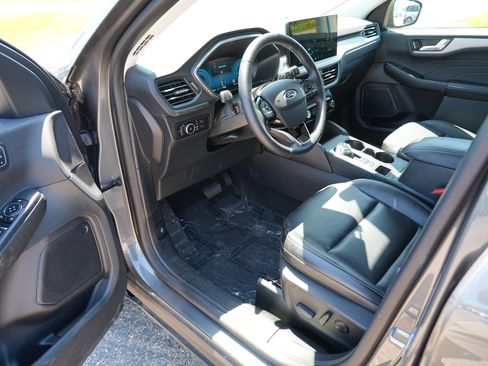 Used 2023 Ford Escape Platinum AWD/4WD image 15