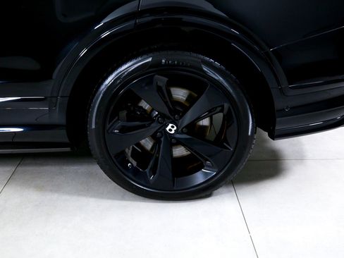 Used 2023 Bentley Bentayga Extended Wheelbase AWD/4WD image 42