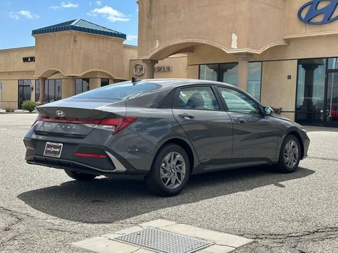 Used 2024 Hyundai Elantra SEL FWD image 6