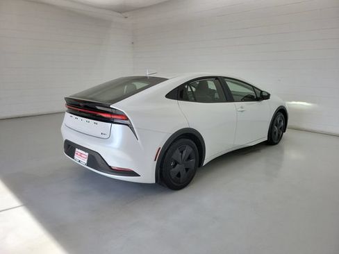Used 2025 Toyota Prius LE FWD image 5