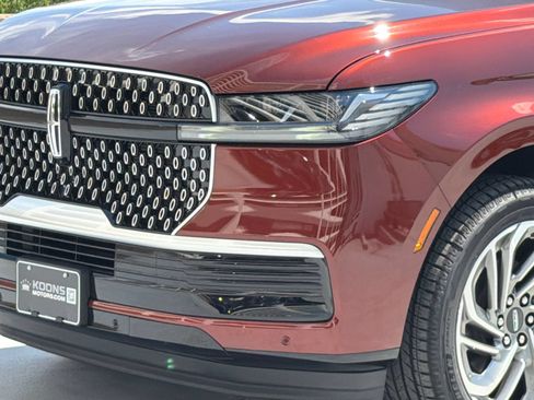 New 2027 Lincoln Navigator Reserve AWD/4WD image 2