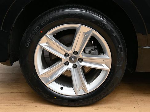 Used 2019 Audi Q8 Premium w/ Convenience Package AWD/4WD image 15