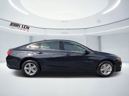 Used 2023 Chevrolet Malibu LT image 2