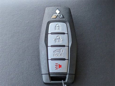 New 2025 Mitsubishi Outlander SE image 33