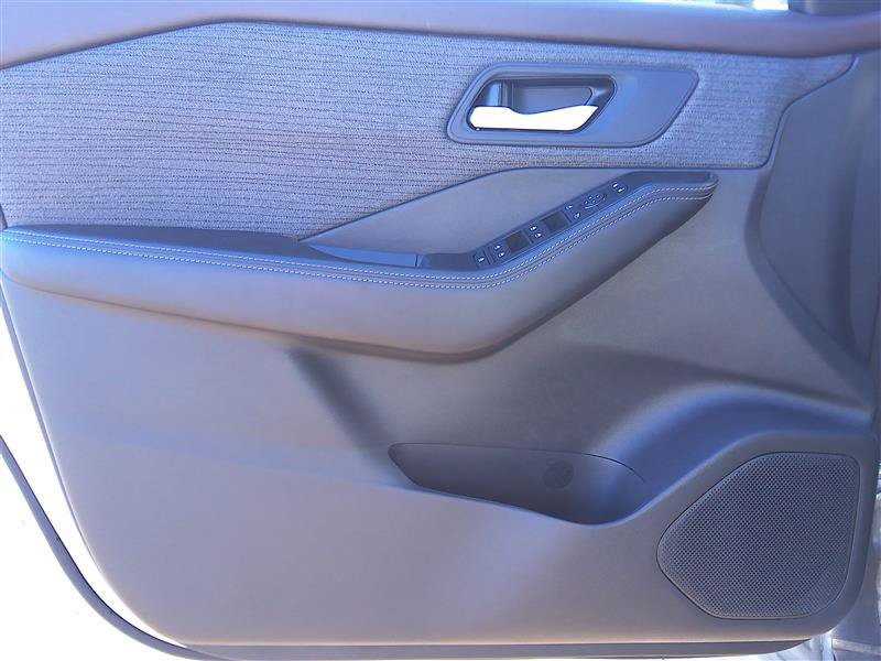 Used 2023 Nissan Rogue SV AWD/4WD image 15