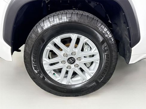 Used 2022 Toyota Tundra SR5 w/ SR5 Premium Package RWD image 43