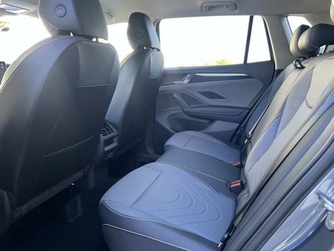 New 2026 Volkswagen Tiguan SE FWD image 21