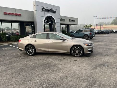 Used 2024 Chevrolet Malibu LT FWD image 2