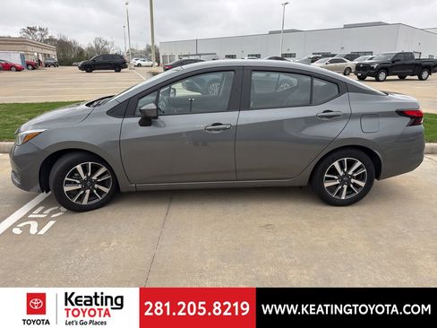 Used 2025 Nissan Versa SV image 4