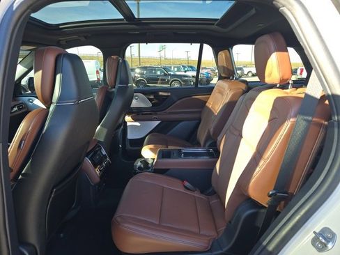 Used 2025 Lincoln Aviator Reserve w/ Equipment Group 201A image 15