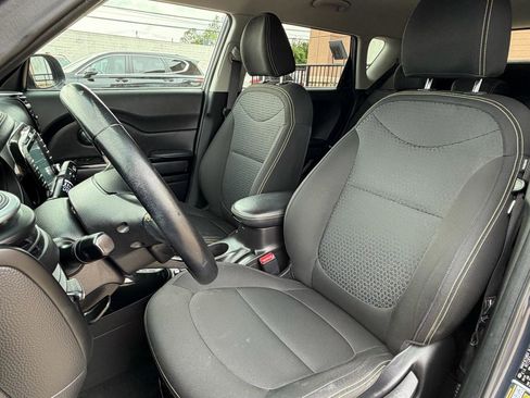 Used 2014 Kia Soul + w/ Audio Package FWD image 10