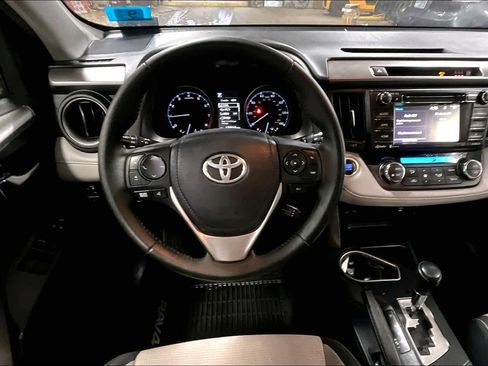Used 2017 Toyota RAV4 XLE AWD/4WD image 6