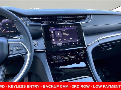 Used 2023 Jeep Grand Cherokee L Laredo AWD/4WD image 9