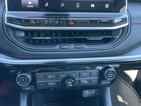 Used 2022 Jeep Compass Trailhawk w/ Trailhawk Convenience Group image 11