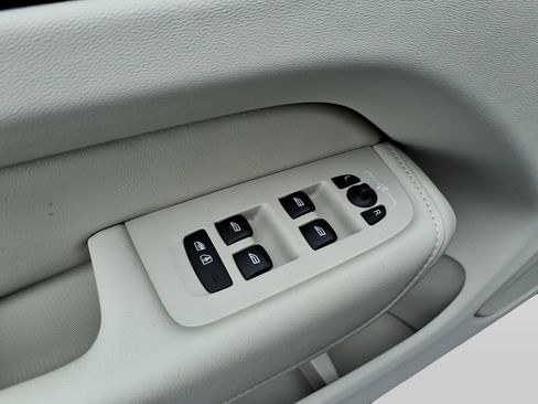 New 2026 Volvo XC60 B5 Ultra w/ Protection Package Premier image 11