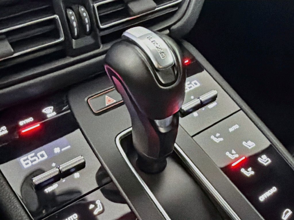 Certified 2023 Porsche Macan AWD/4WD image 19