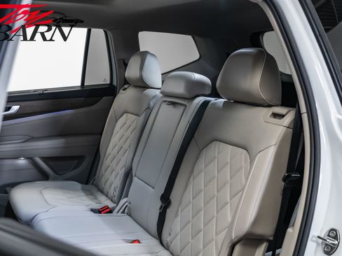 Used 2024 Volkswagen Atlas SEL Premium R-Line image 42