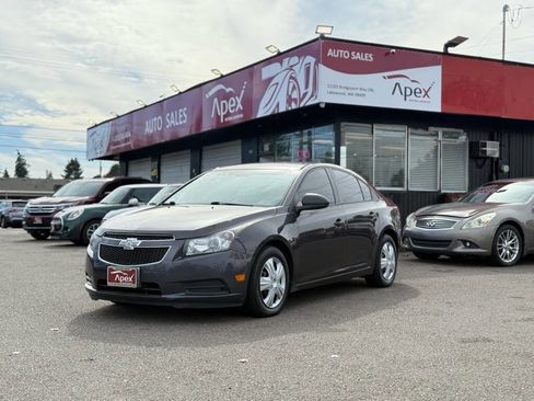 Used 2014 Chevrolet Cruze LS image 2