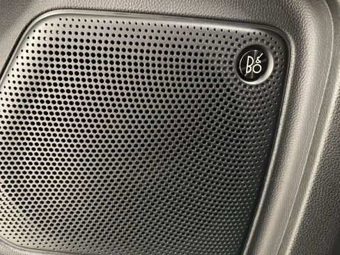 Used 2025 Ford Escape Platinum w/ Premium Technology Package image 7