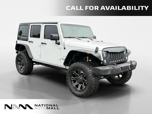 Used 2015 Jeep Wrangler Unlimited Sahara w/ Connectivity Group AWD/4WD image 7