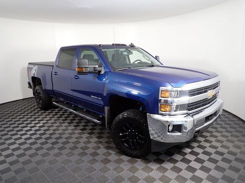 Used 2017 Chevrolet Silverado 2500 LT AWD/4WD image 9