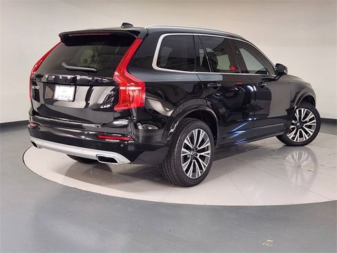 Used 2021 Volvo XC90 T6 Momentum w/ Advanced Package image 2