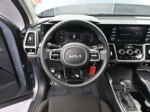 Used 2023 Kia Sorento LX AWD/4WD image 25