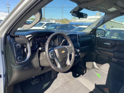 Used 2022 Chevrolet Silverado 1500 LT AWD/4WD image 14