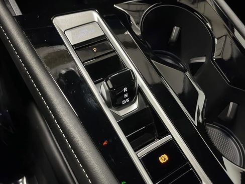 Used 2024 Volkswagen Atlas Cross Sport SEL R-Line image 19