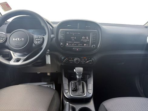 Used 2025 Kia Soul LX w/ LX Technology Package FWD image 11