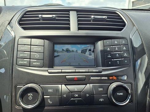 Used 2019 Ford Explorer XLT AWD/4WD image 21