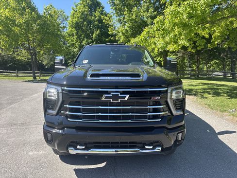 Used 2026 Chevrolet Silverado 2500 LT w/ Z71 Chrome Sport Edition AWD/4WD image 9