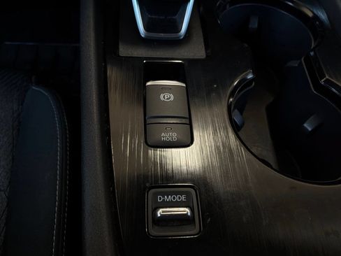 Used 2025 Nissan Rogue SV FWD image 25