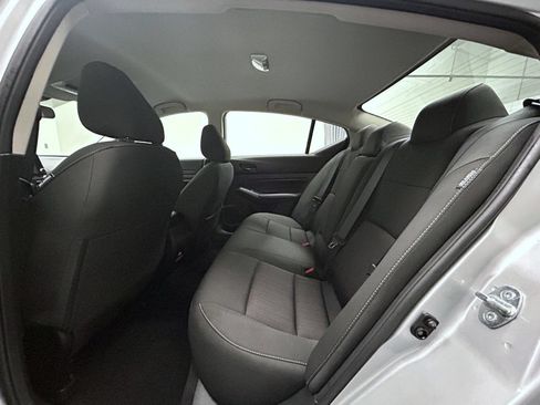 Used 2025 Nissan Altima 2.5 SV FWD image 19