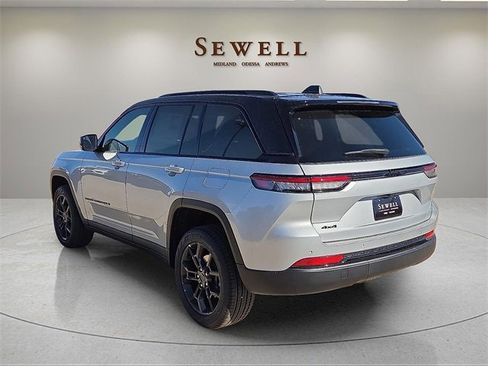 New 2025 Jeep Grand Cherokee Limited image 3