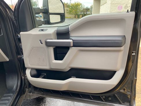 Used 2019 Ford F250 XLT w/ Snow Plow Prep Package image 23